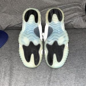 Jordan 11 legend blue